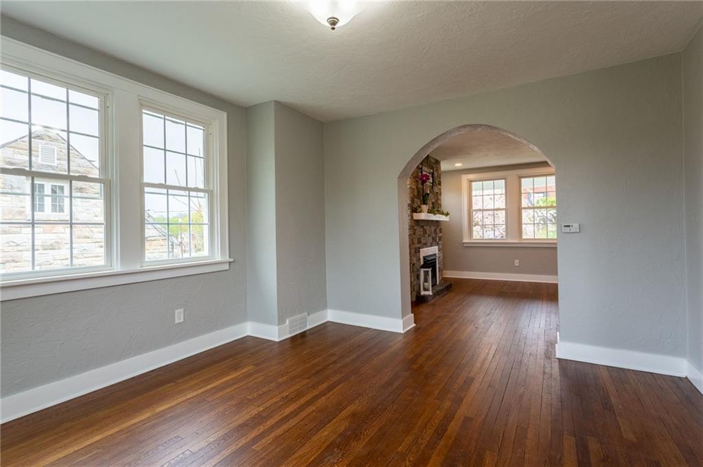 321 Hawthorne Road Pittsburgh, PA 15209 - Photo 4 of 24 Gallery Image 4
