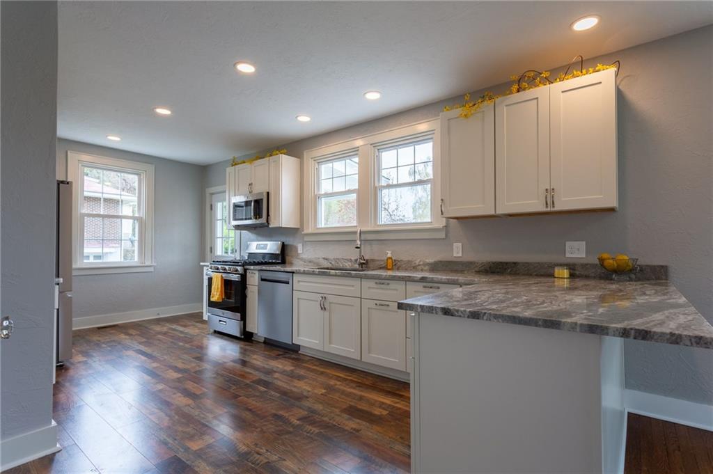 321 Hawthorne Road Pittsburgh, PA 15209 - Photo 6 of 24 Gallery Image 6