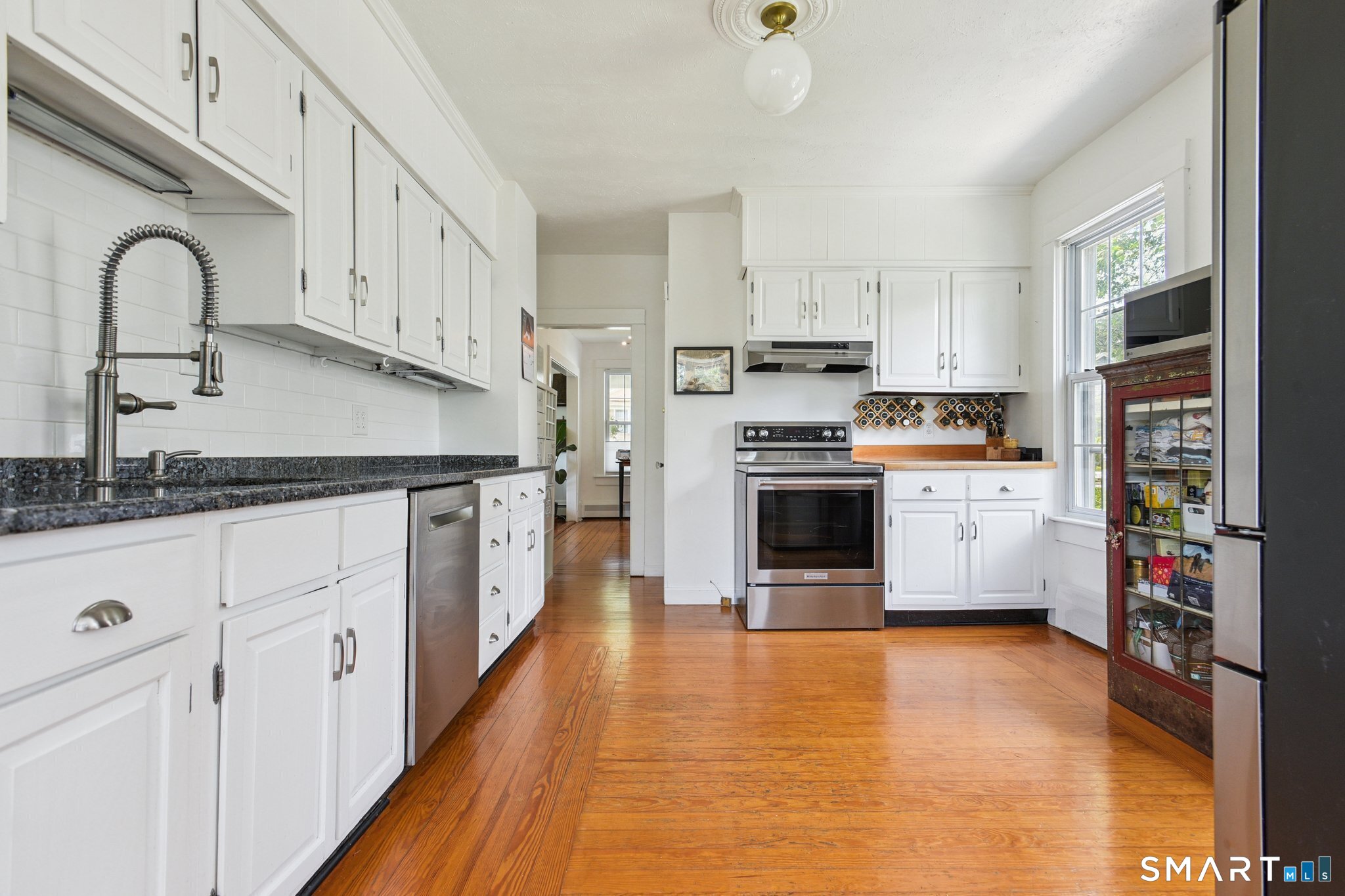 24 Warren Avenue Groton, CT 06355 - Photo 6 of 37