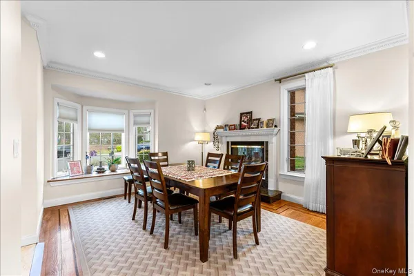 $2,988,000 | 8 Wesey Court, Great Neck, NY 11024