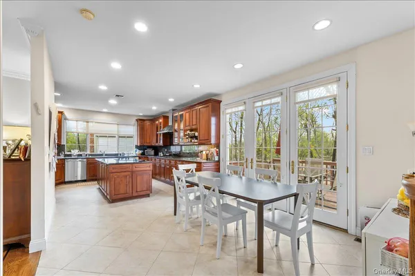 $2,988,000 | 8 Wesey Court, Great Neck, NY 11024
