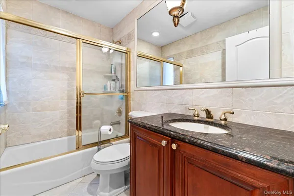 $2,988,000 | 8 Wesey Court, Great Neck, NY 11024
