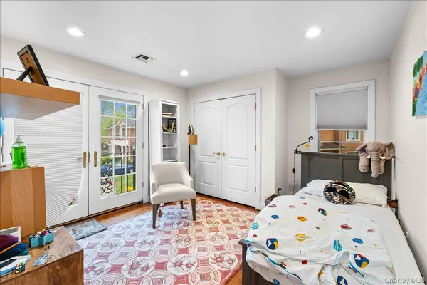 $2,988,000 | 8 Wesey Court, Great Neck, NY 11024