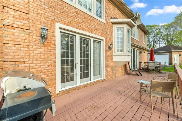 $2,988,000 | 8 Wesey Court, Great Neck, NY 11024