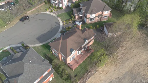 $2,988,000 | 8 Wesey Court, Great Neck, NY 11024