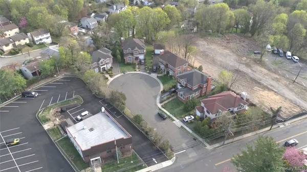 $2,988,000 | 8 Wesey Court, Great Neck, NY 11024
