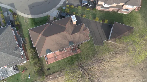 $2,988,000 | 8 Wesey Court, Great Neck, NY 11024