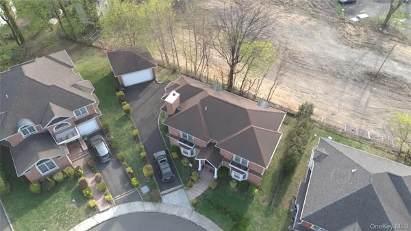 $2,988,000 | 8 Wesey Court, Great Neck, NY 11024