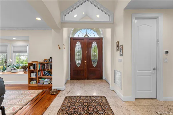 $2,988,000 | 8 Wesey Court, Great Neck, NY 11024