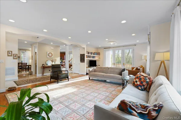 $2,988,000 | 8 Wesey Court, Great Neck, NY 11024