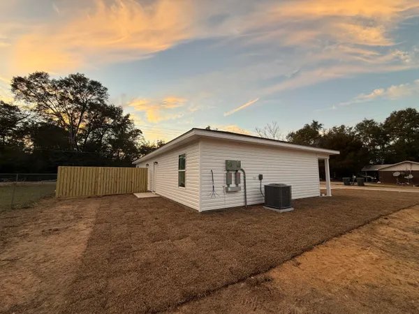 $1,400 | 32 Constitution Avenue, Unit AB, DeFuniak Springs, FL 32433