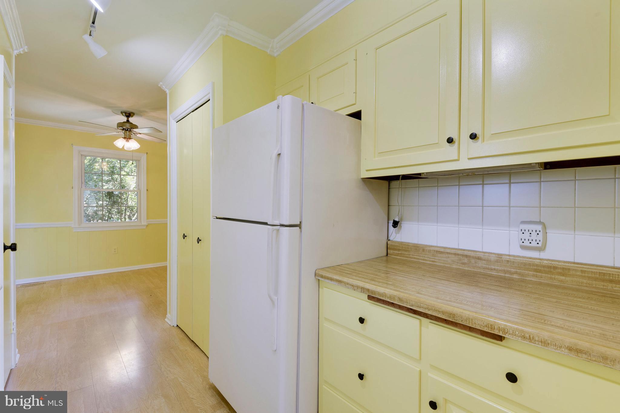 20601 Top Ridge Drive Boyds, MD 20841 - Photo 10 of 26 a view of cabinets and wooden floor
