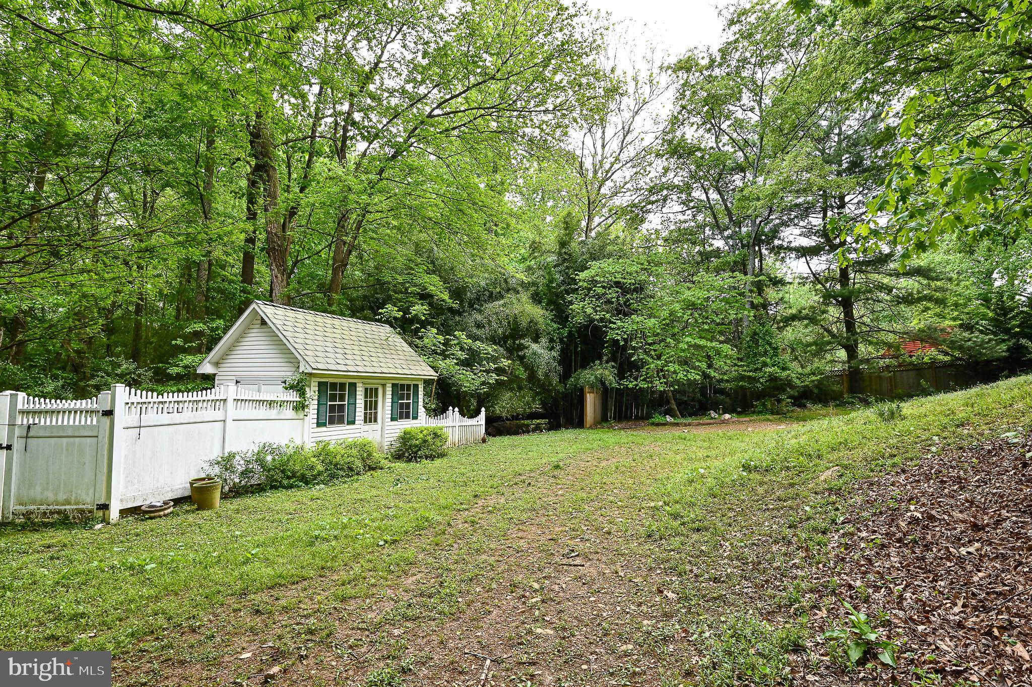 11619 Valley Road Fairfax, VA 22033 - Photo 60 of 74 Gardening shed