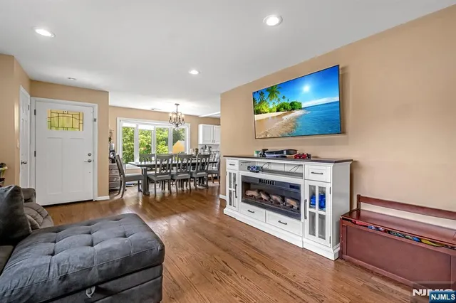 $649,000 | 321 Henley Avenue, New Milford, NJ 07646