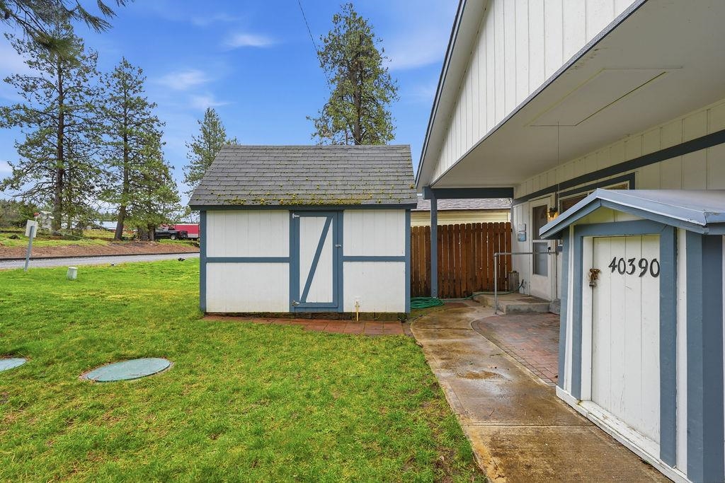 40390 Sunnyside Beach Road Loon Lake, WA 99148 - Photo 4 of 43