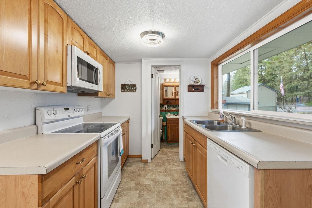 40390 Sunnyside Beach Road Loon Lake, WA 99148 - Photo 6 of 43