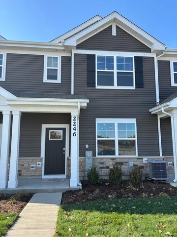 $2,900 | 2246 Barbera Drive, Unit 2246, Oswego, IL 60543