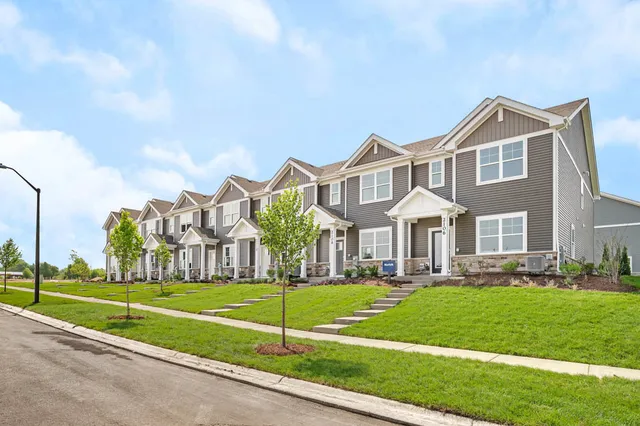 $2,900 | 2246 Barbera Drive, Unit 2246, Oswego, IL 60543