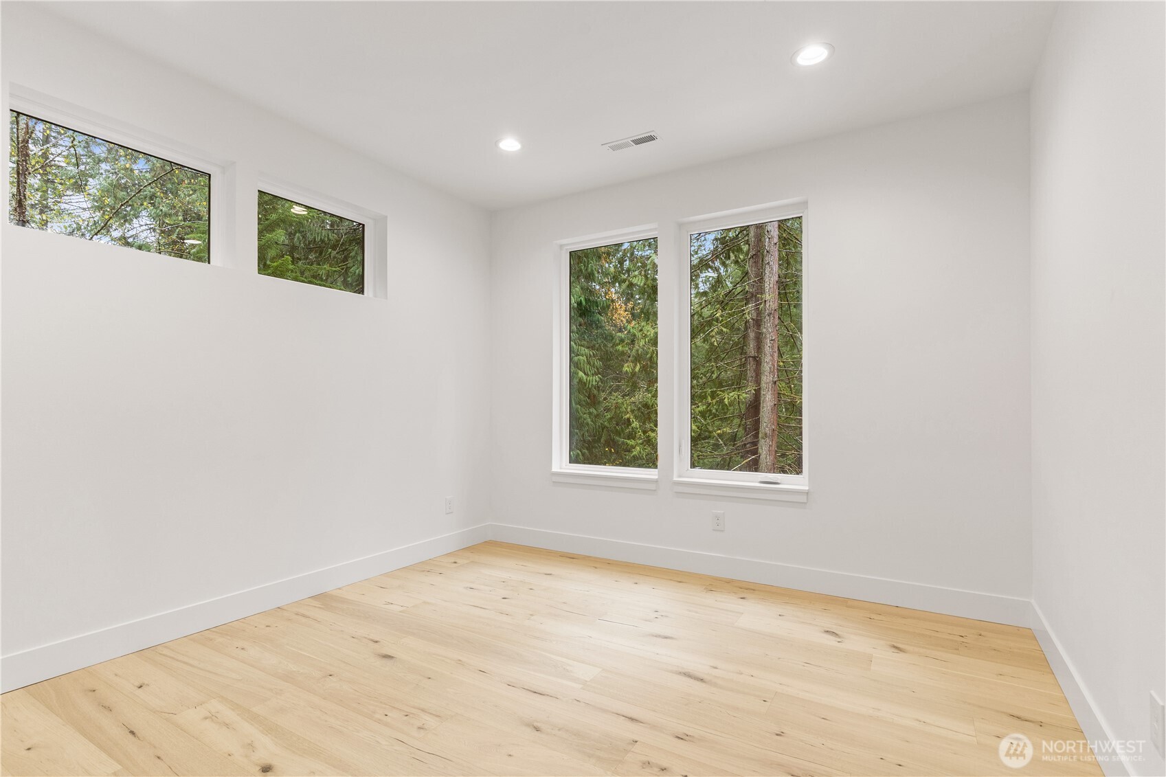 3 Acorn Place Bellingham, WA 98229 - Photo 23 of 35 an empty room with a window