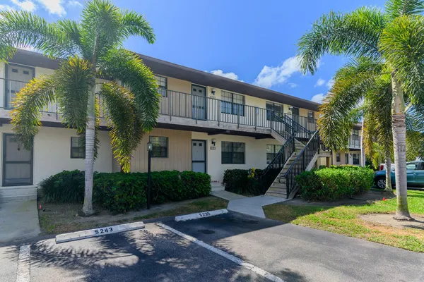 $228,000 | 5245 Treetops Drive, Unit 204, Naples, FL 34113