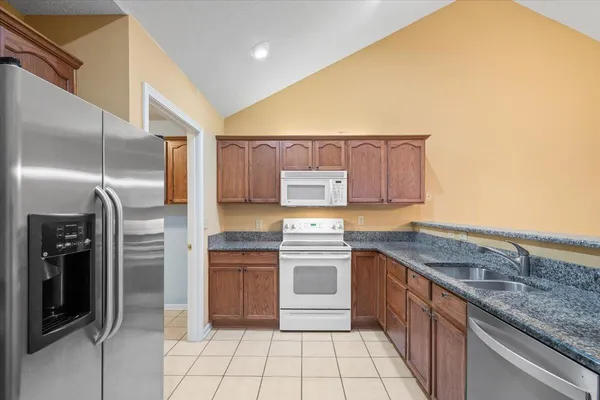 $225,000 | 1901 Appling Oaks Circle, Unit 14, Cordova, TN 38016