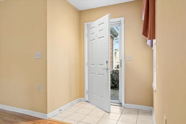 $225,000 | 1901 Appling Oaks Circle, Unit 14, Cordova, TN 38016