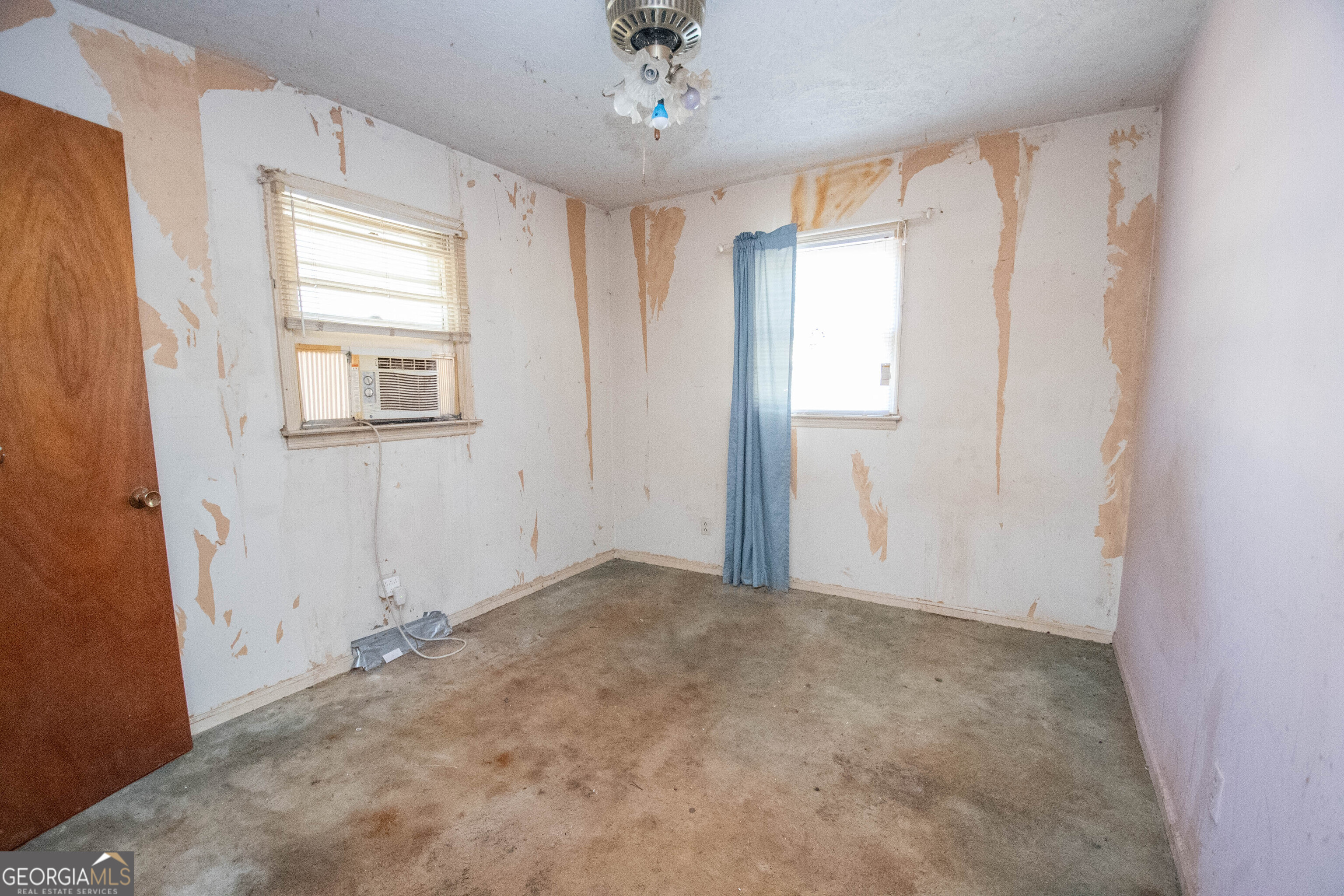980 Grandma Branch Road Grantville, GA 30220 - Photo 16 of 33 a view of an empty room with a window