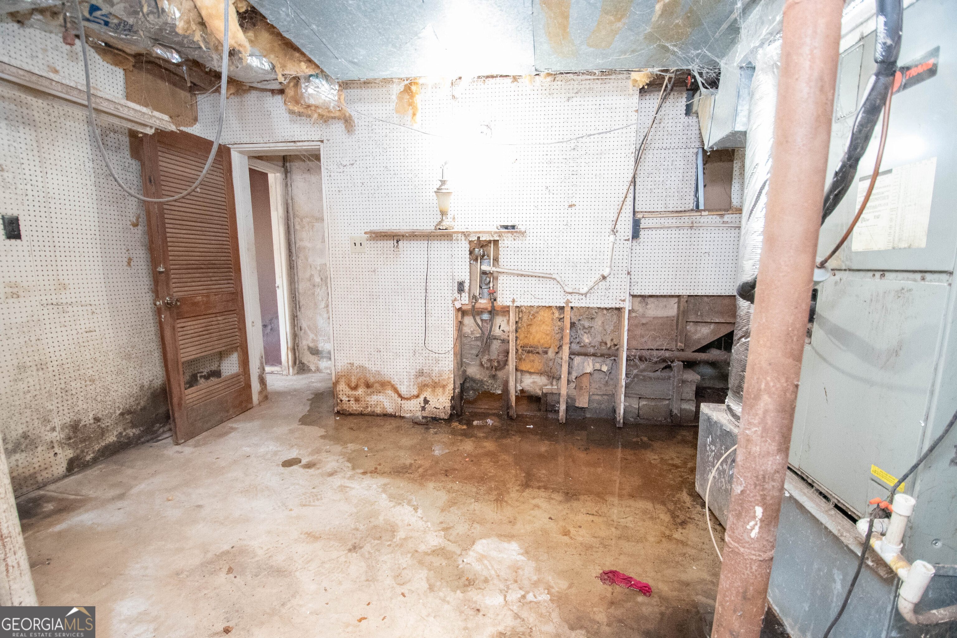 980 Grandma Branch Road Grantville, GA 30220 - Photo 23 of 33 a view of a walk in closet