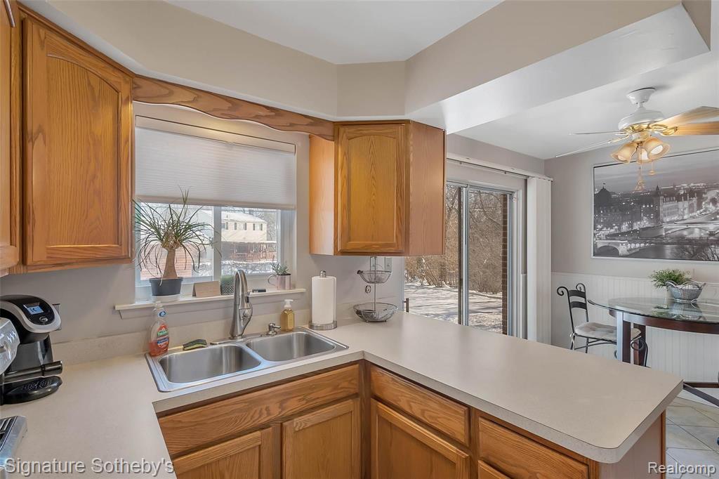 23048 Tuck Road Farmington Hills, MI 48336 - Photo 10 of 36