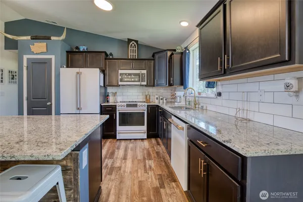 $549,000 | 280 West Newberry Lane, Elma, WA 98541