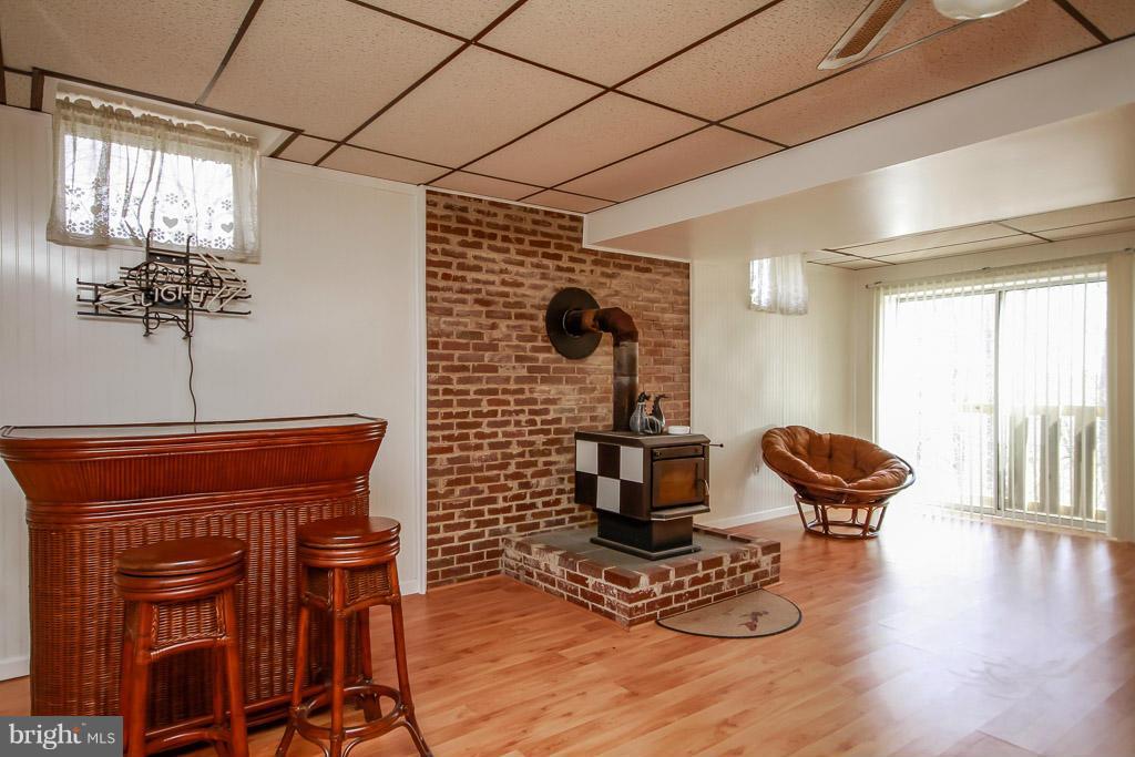 2667 Sandymount Road Finksburg, MD 21048 - Photo 29 of 30 a living room with furniture and a potted plant