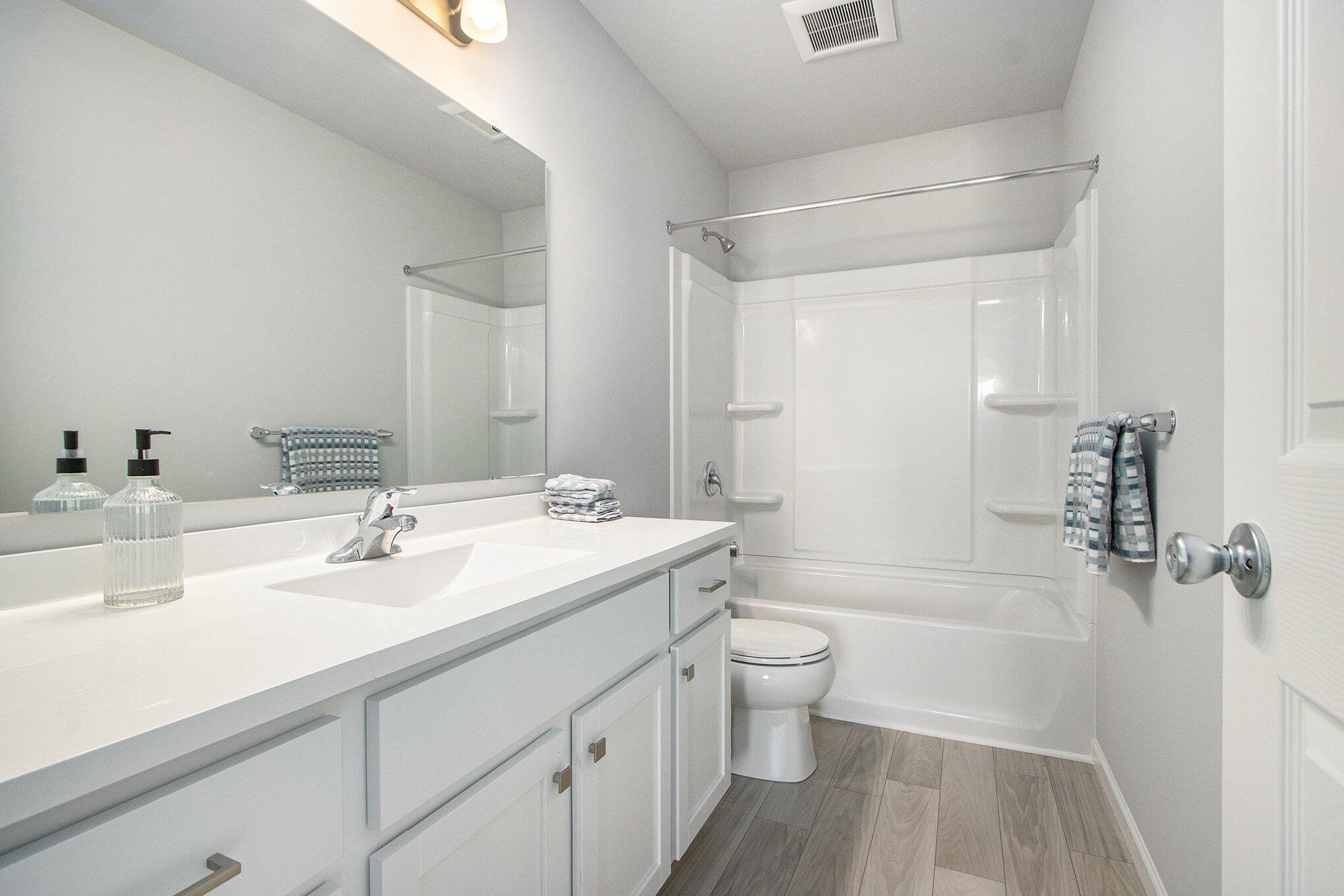 608 Arizona Boulevard Three Rivers, MI 49093 - Photo 19 of 53 27-CCF036-i1910-Bath