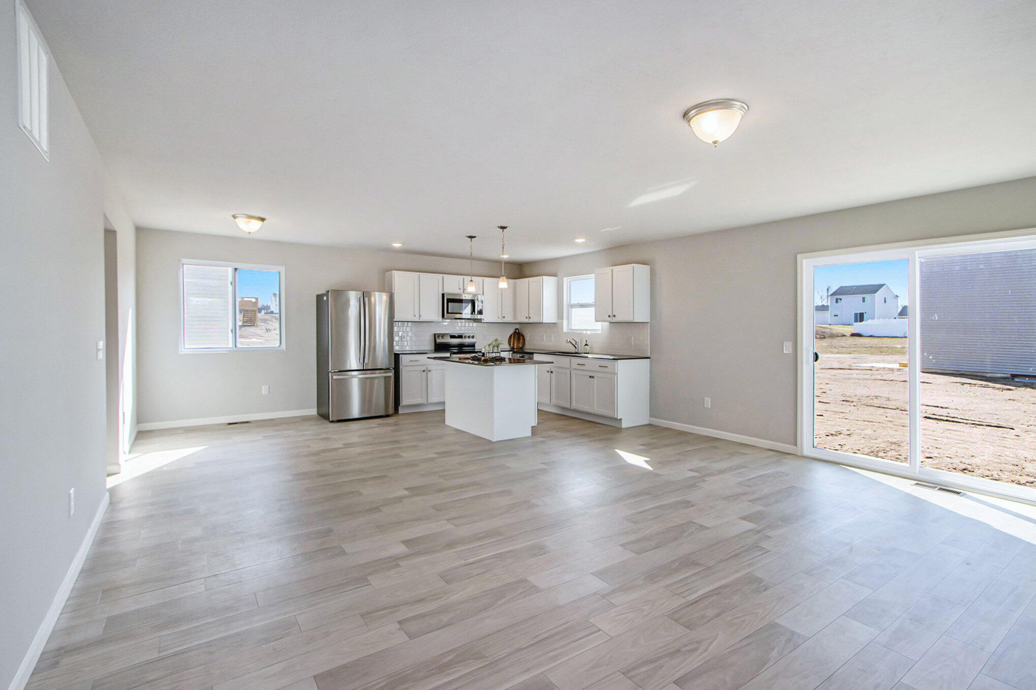 608 Arizona Boulevard Three Rivers, MI 49093 - Photo 3 of 53 1-CCF036-i1910-Great Room1