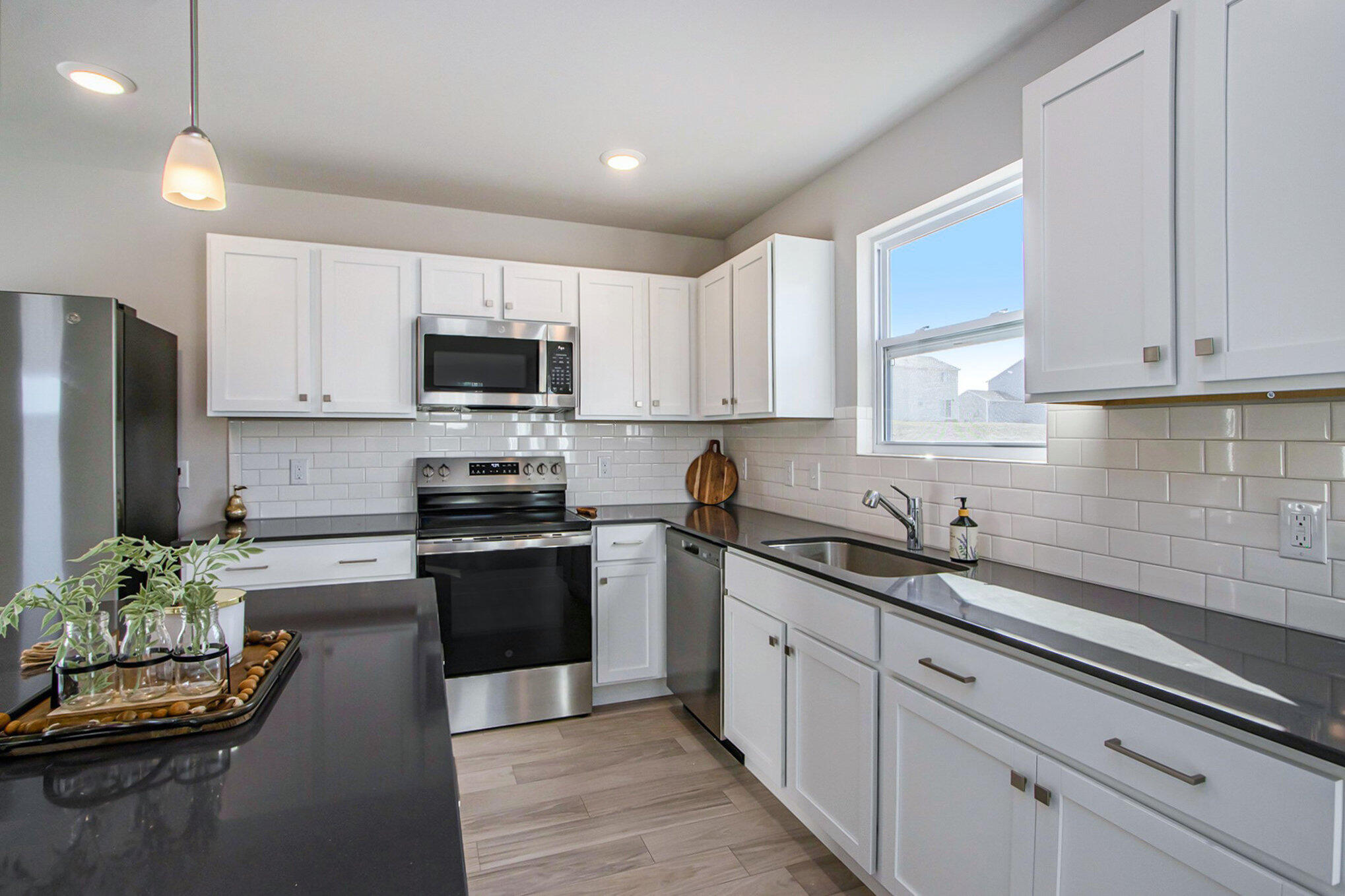 608 Arizona Boulevard Three Rivers, MI 49093 - Photo 6 of 53 4-CCF036-i1910-Kitchen2