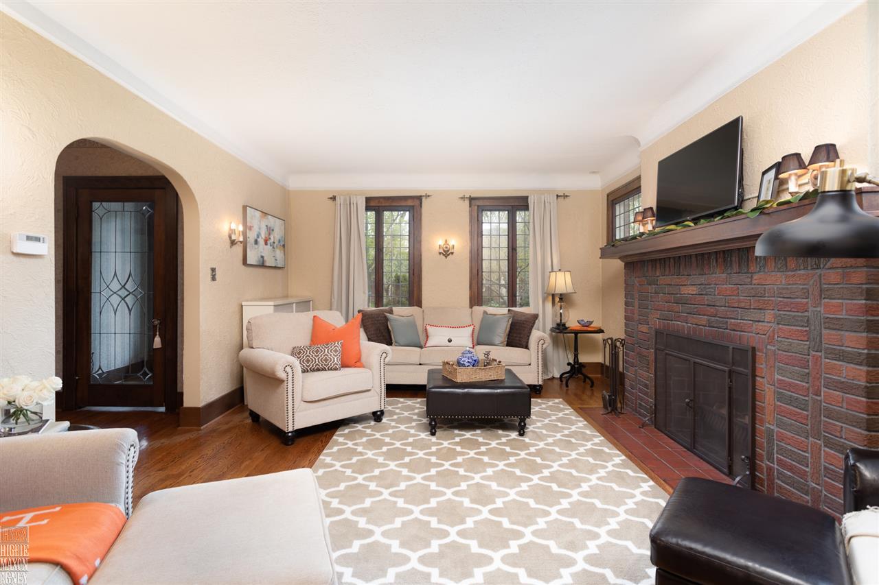 1337 Cadieux Road Grosse Pointe, MI 48230 - Photo 8 of 29 31379528-7.JPG
