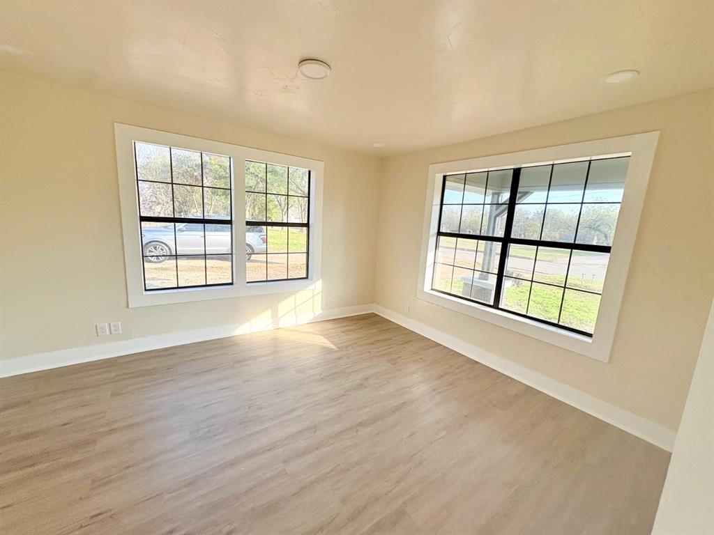 905 2nd Street Graham, TX 76450 - Photo 15 of 24