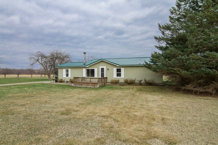 6186 North County Line Road Coleman, MI 48618 - Photo 4 of 34