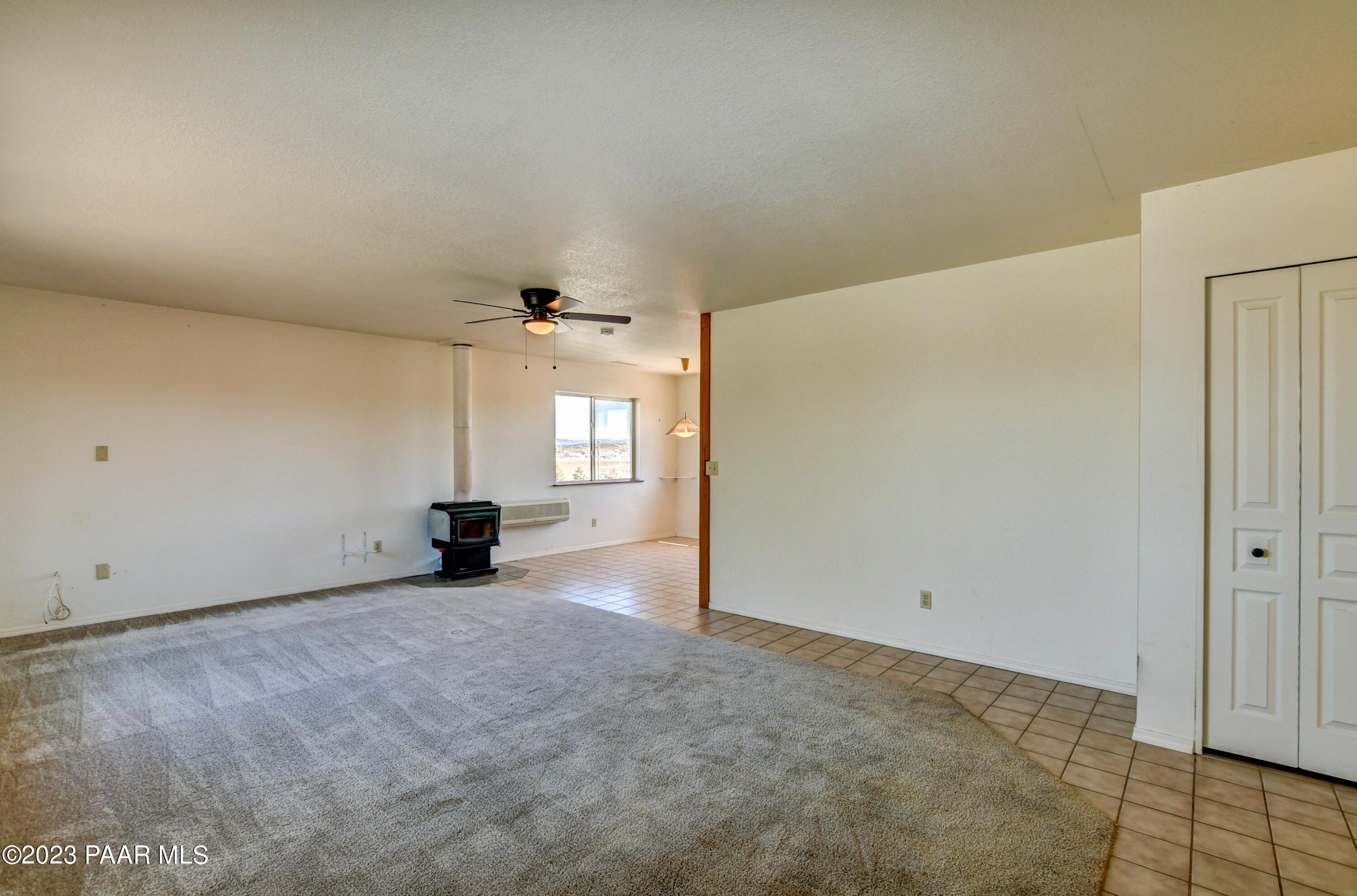22570 North Malapai Ridge Road Paulden, AZ 86334 - Photo 6 of 33 Living Room 4