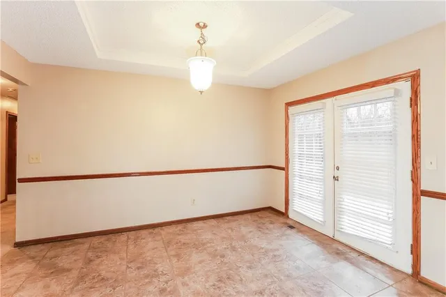 $1,835 | 14604 St Andrews Drive, Grandview, MO 64030