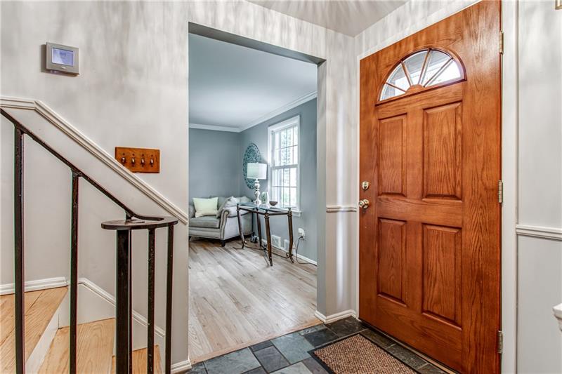 211 Sunridge Road Pittsburgh, PA 15238 - Photo 3 of 25 Gallery Image 3