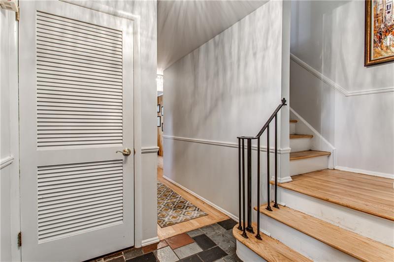 211 Sunridge Road Pittsburgh, PA 15238 - Photo 4 of 25 Gallery Image 4
