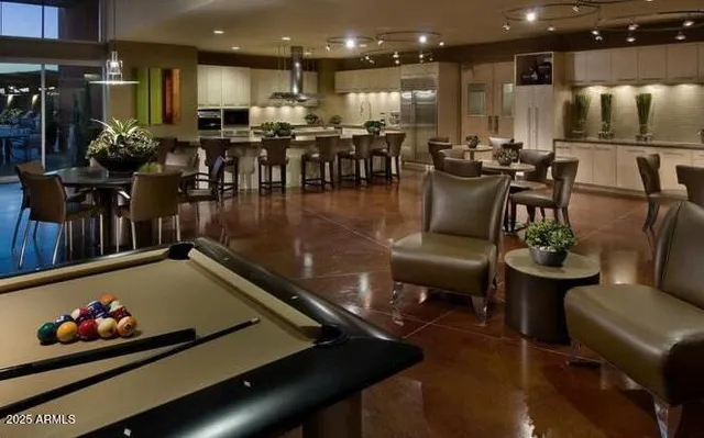 a view of a house with backyard