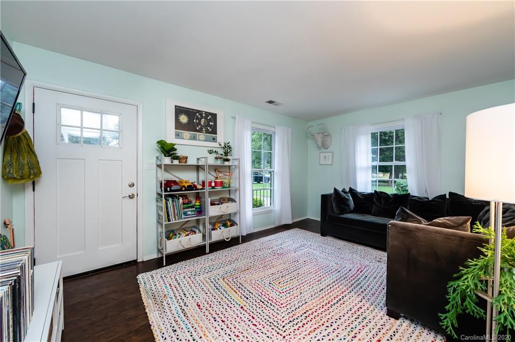 6584 Stoney Ridge Road Matthews, NC 28104 - Photo 4 of 29 Gallery Image 4