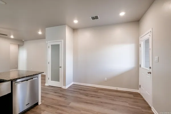 $1,695 | 13015 Kathleen Street, St. Hedwig, TX 78152