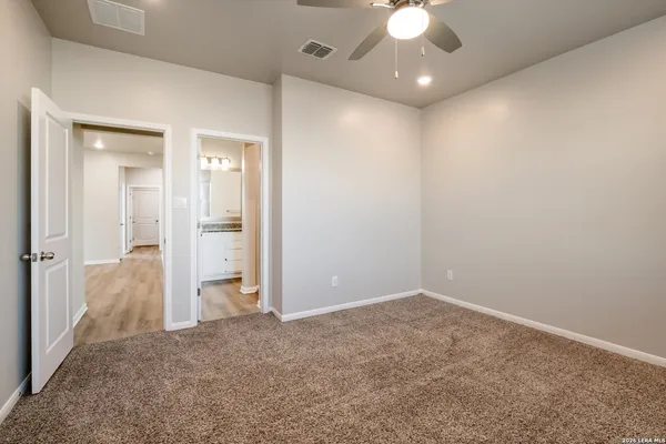 $1,695 | 13015 Kathleen Street, St. Hedwig, TX 78152