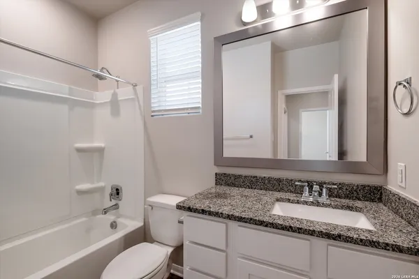 $1,695 | 13015 Kathleen Street, St. Hedwig, TX 78152