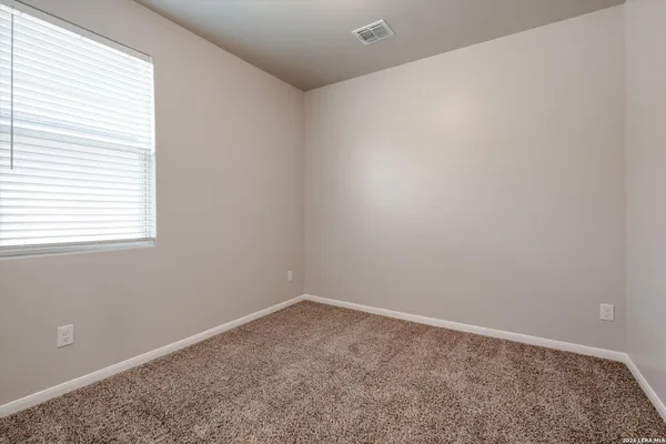 $1,695 | 13015 Kathleen Street, St. Hedwig, TX 78152