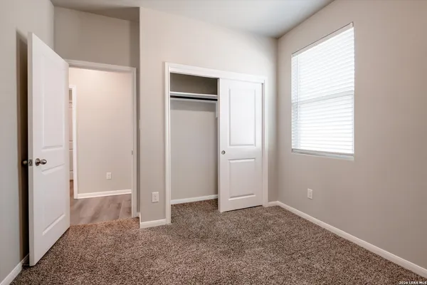 $1,695 | 13015 Kathleen Street, St. Hedwig, TX 78152