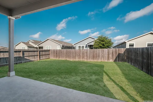 $1,695 | 13015 Kathleen Street, St. Hedwig, TX 78152