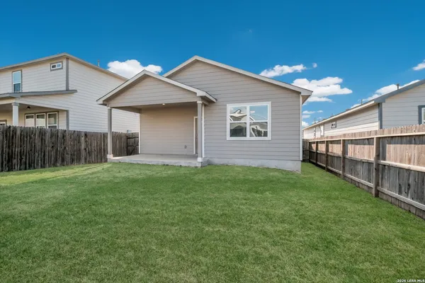 $1,695 | 13015 Kathleen Street, St. Hedwig, TX 78152